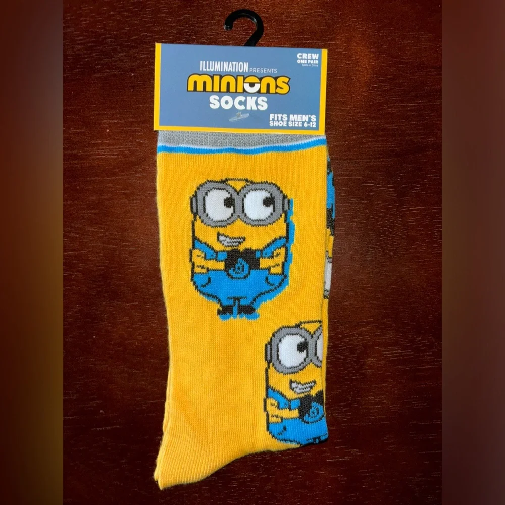MINIONS NOVELTY CREW SOCKS NWT MEN’S SHOE SIZE 6-12